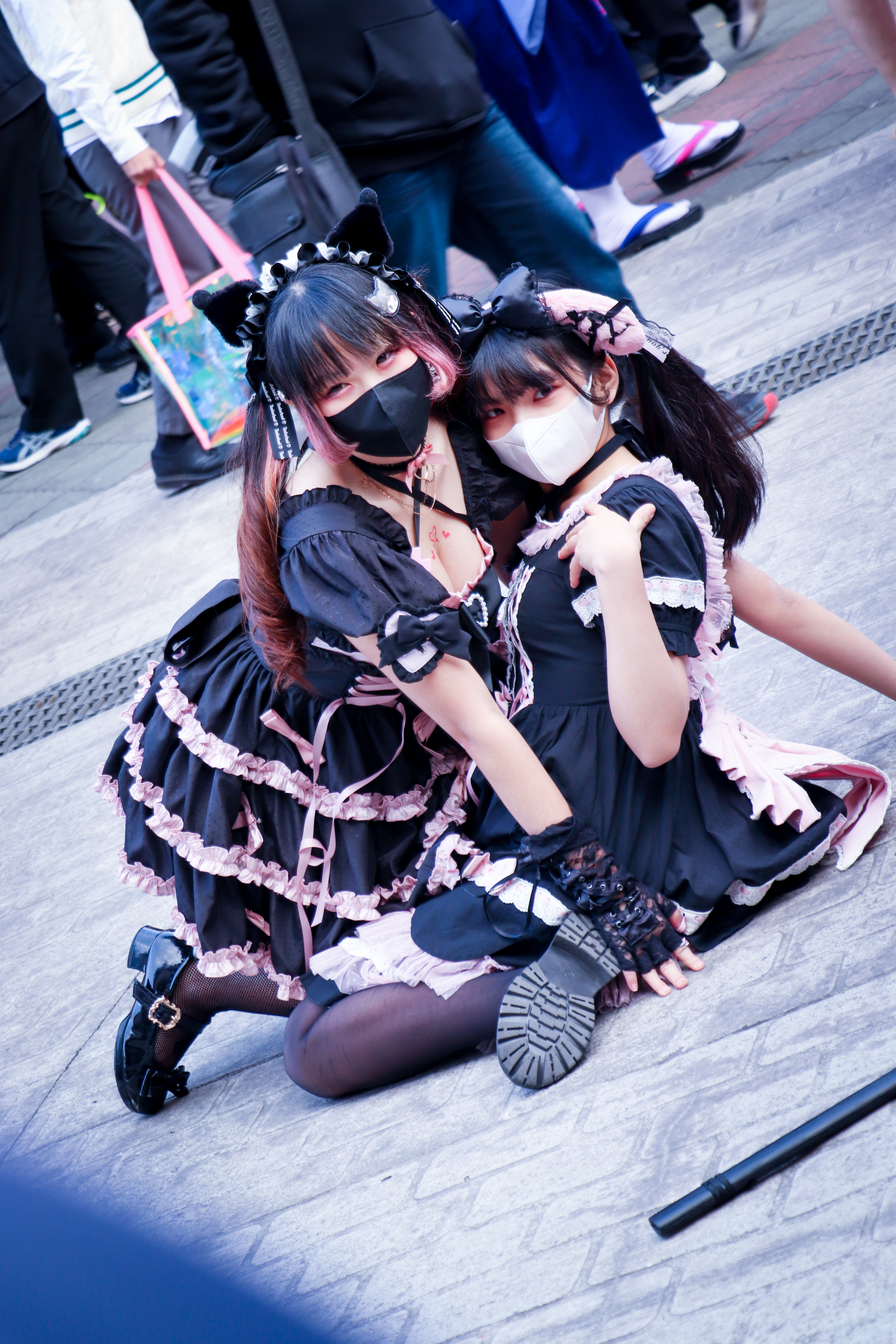 Deux jeunes femmes au style jirai-kei